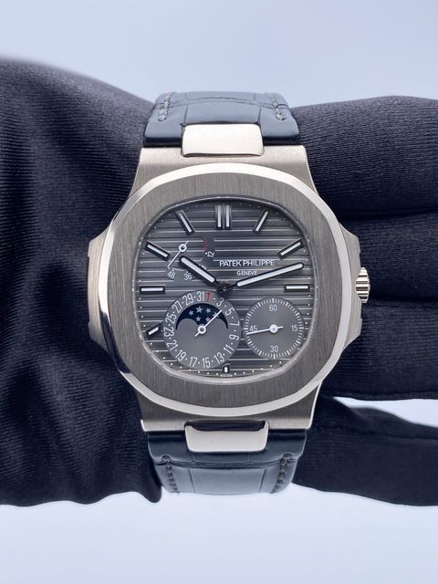 Patek Philippe Nautilus 5712G-001 Image 2